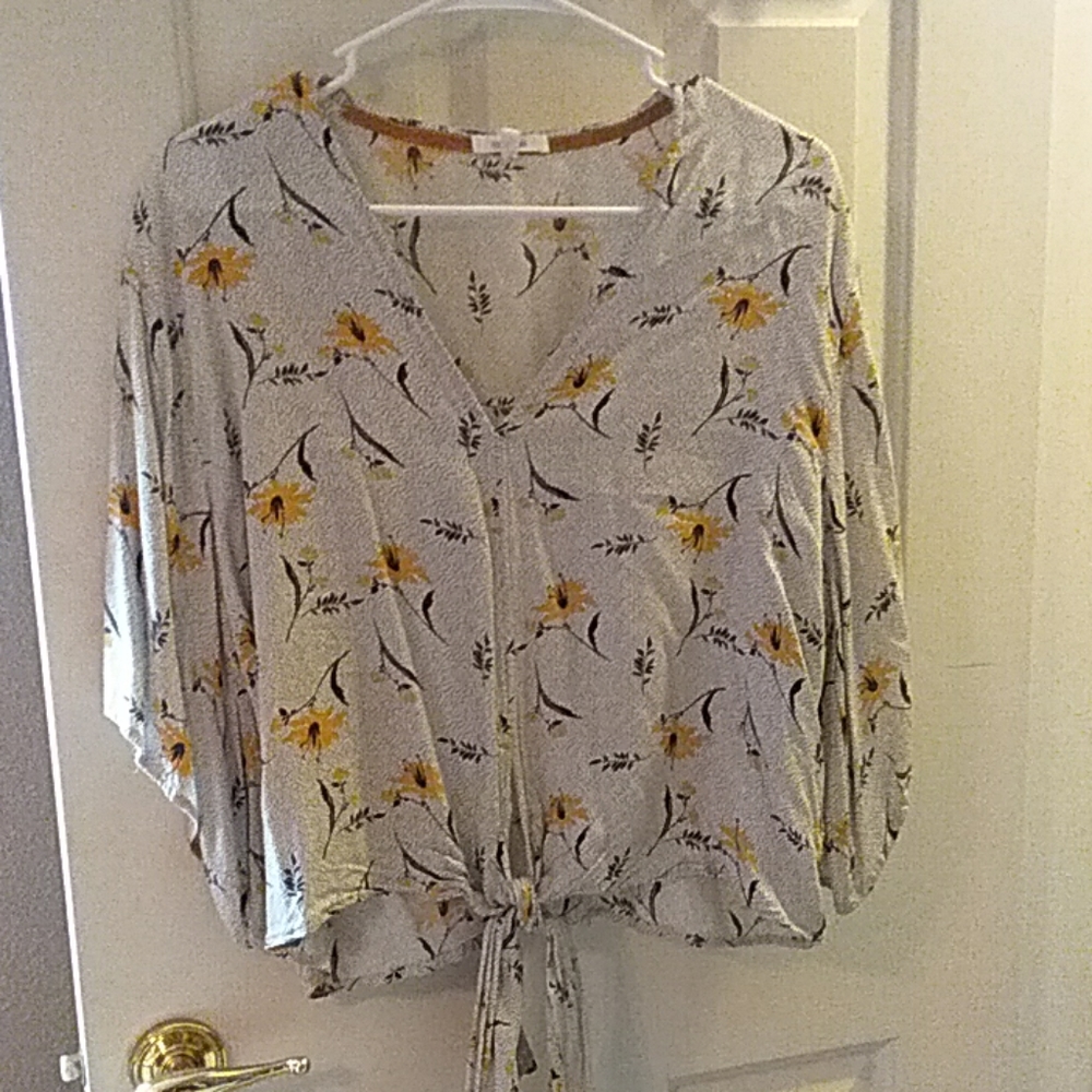 Tied waist shirt
